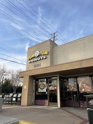 Yum Yum Donuts