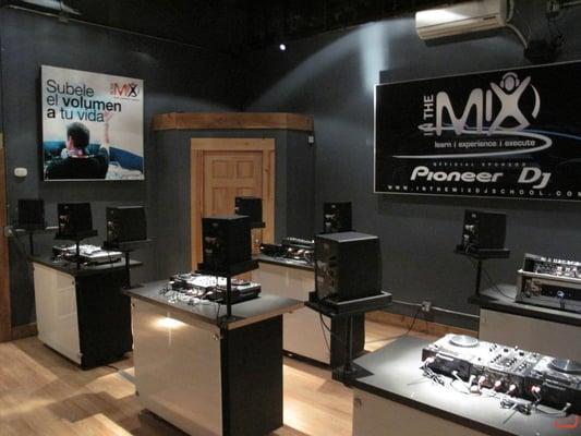 In the Mix DJ School