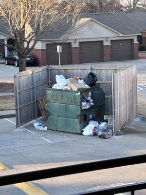 Luxury living yet no security despite break ins, trashy residents, and not to mention the dog crap everywhere.