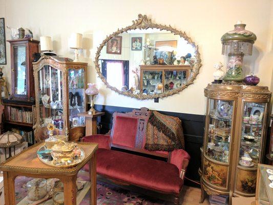 Vintage Rose Antiques & Jewelry