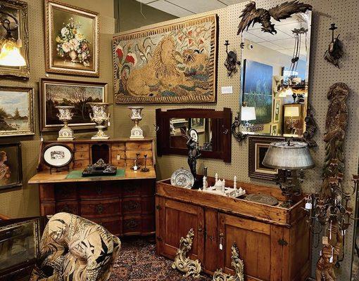 Saugerties Antiques Center