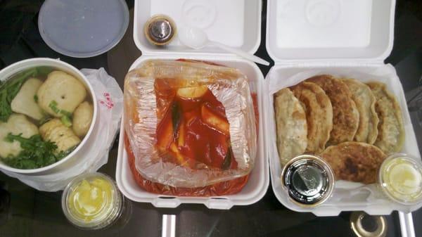 Odeng udon, ddukboki, and fried mandu