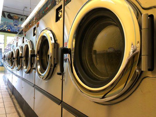 Plenty of machines to use.