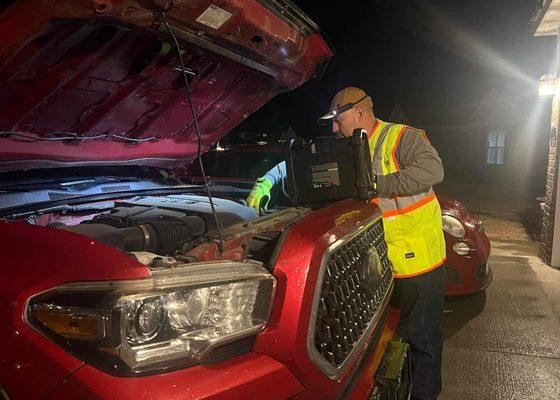 Efficient Edge Towing Experts