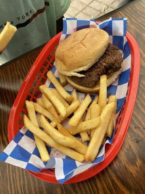 We enjoyed the food and the ambiance. The historical atmosphere align with the place look.