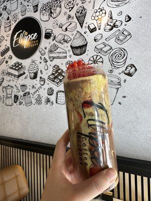 dubai chocolate strawberry cup