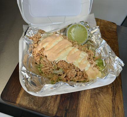 Patacon con Pollo Desmechado