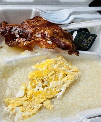 1 egg plate with bacon grits and toast