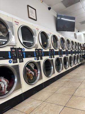 BJ's Coin Laundry