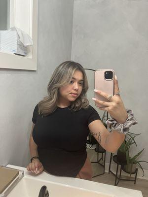 Indoor lighting ashy tone