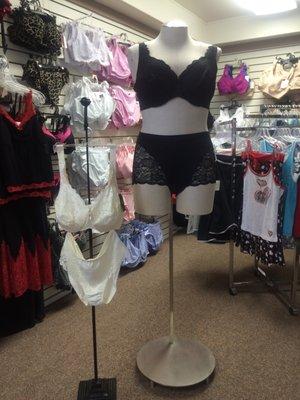 Elila stretch lace bandless underwire Medium support everyday & dressy 38-46/C-F