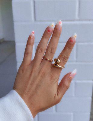 French tip with flowers