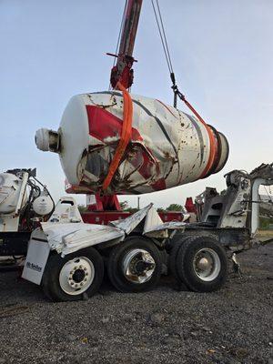 Loaded cement drum not a problem for the rotator!!!
