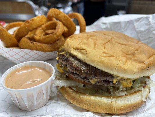 The double burger so delicious. It beats In N Out for sure