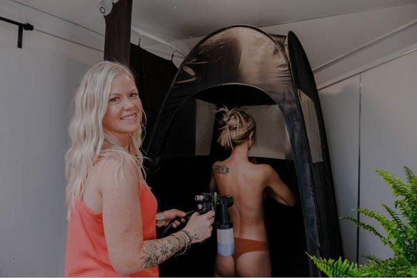I provide custom mobile spray tans in the comfort and convenience of your own home!