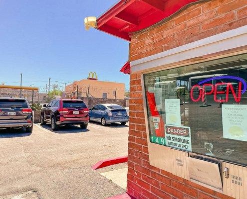 Ed's Parking & Shell Station