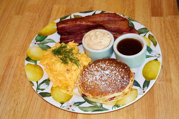 Eggs and bacon / pancakes yummm