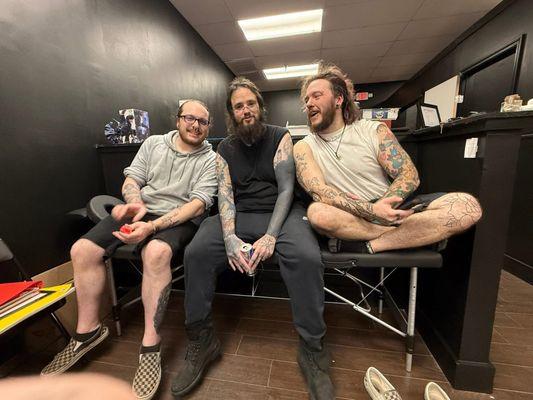 Shining shadows tattoo & piercing