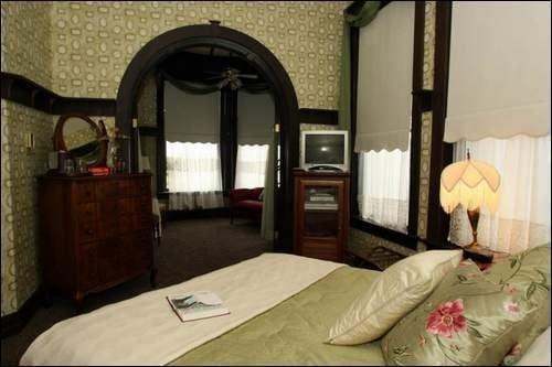 The handicap accessible "Governor" Suite