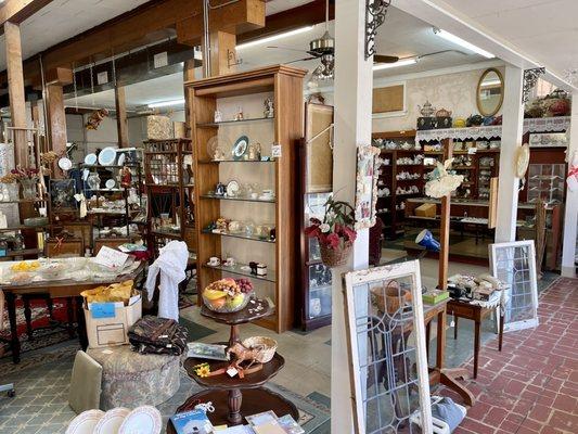 Crowder Antiques In Old Hotel