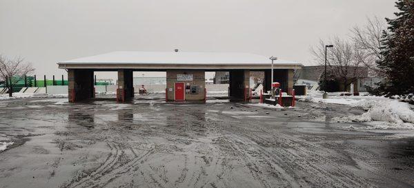 Front view in winter.