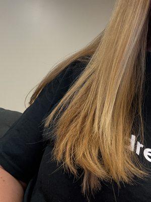 That is NOT how you do layers in the front, what the f is that?! Seriously? Kyna is the worst hairdresser I've ever been to.