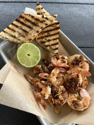 Grilled garlic shrimp with fried shallots and Pablo's spicy chimichurri!