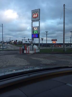 Fish's Quick Stop is a Phillips 66 gas station.