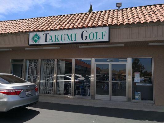 Takumi Golf expert will help you improve your game. Custom fitting, club repair, changing spec, or try excellent new Japanese golf clubs.