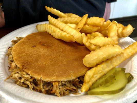 Pulled Pork Sandwich w fries