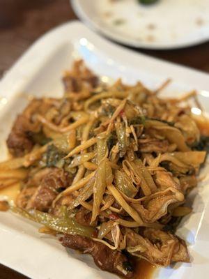 Pork intestine with green mustard