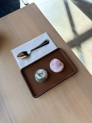Strawberry & matcha mochi