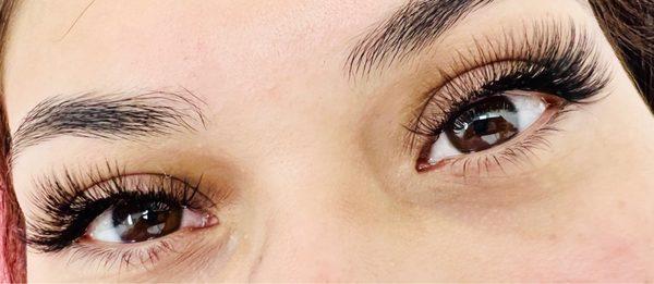 Leslie's Nails & Spa