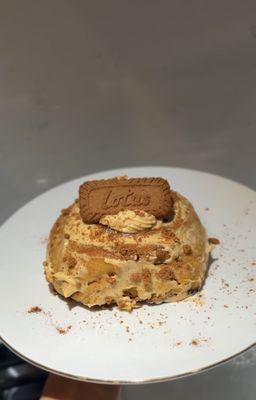 Pumpkin Biscoff cinnamon rolls