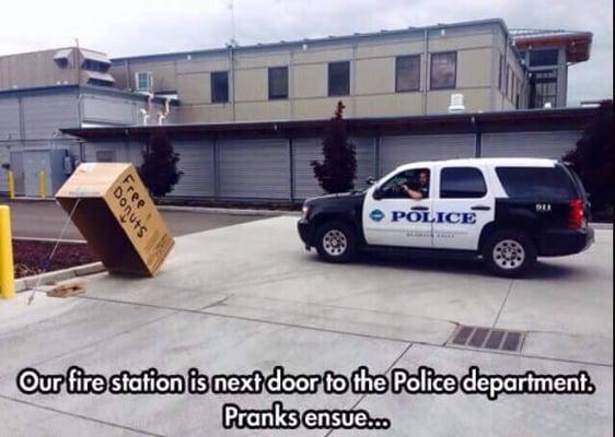 Officer pulled over a car. Officer: do u know y I pull u over? Driver: because my tires look like donuts.