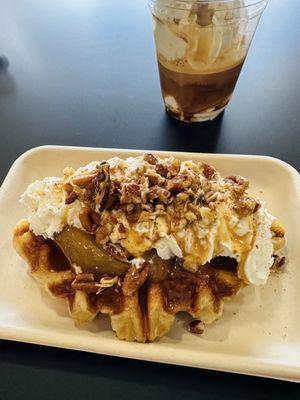 Lincoln's Apple Pecan Croffle