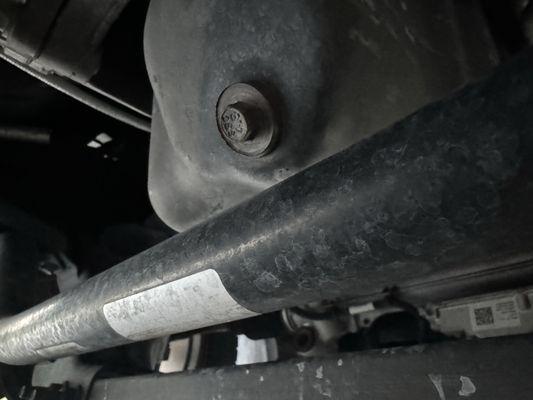 No sign of drain plug being removed. Oil would have drained all over the sway bar and they would have had to wipe it off