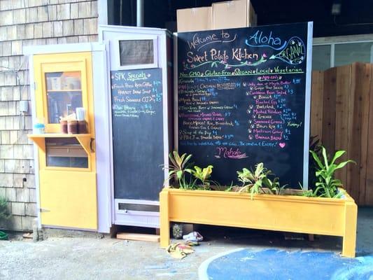 No GMO, Organic, Locally Sourced & mostly vegan. Feasted in original recipe of Beetstake, Taro Berger & Bananna Bread. YUM!!!