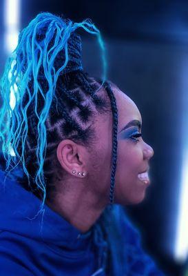 Knotless Singles with ombre hair blue hair