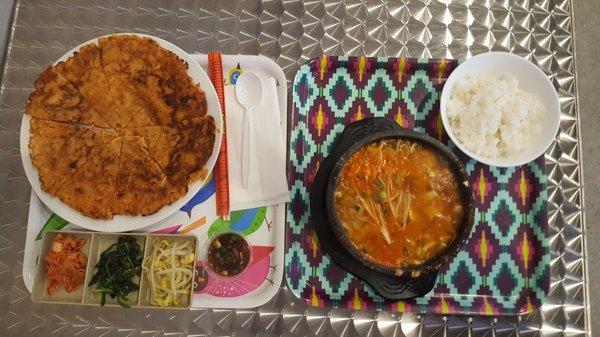 Kimchi pancake & veggie tofu soup