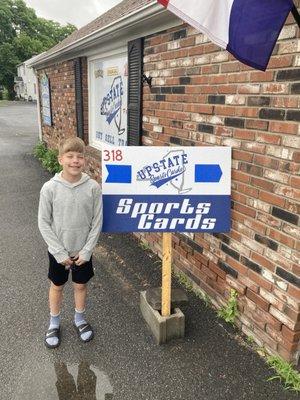 Awesome friendly inviting. Grab something and enjoy a hot or cold drink while you visit!