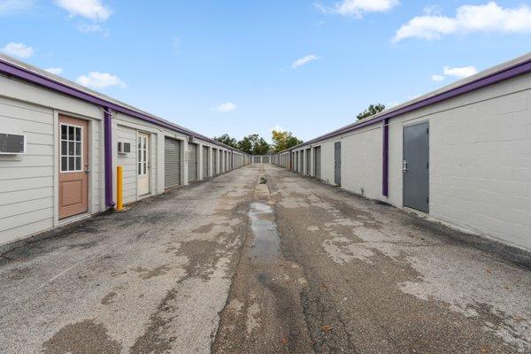 Outdoor self-storage units in Texas