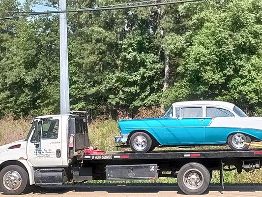 Hook'em Up Towing and Recovery Services LLC