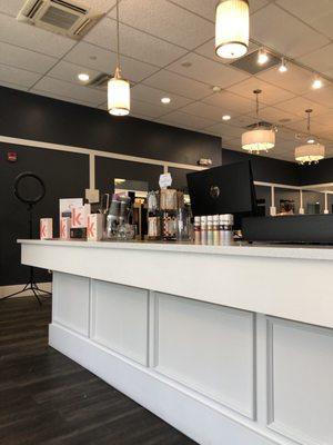 Kiss Kiss Bang Bang Salon