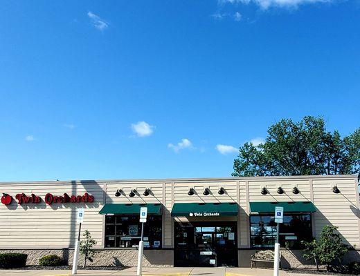 Twin Orchards Farms