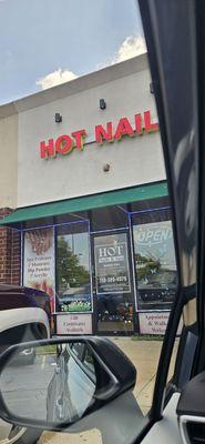 Hot Nails & Spa