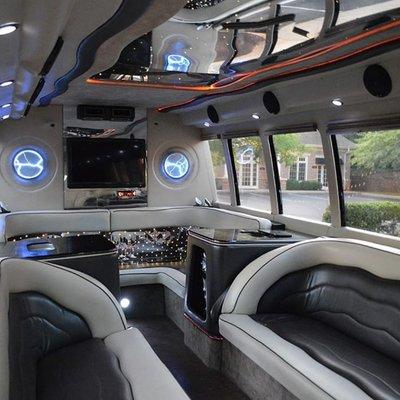 Diamond Limo & Party Bus