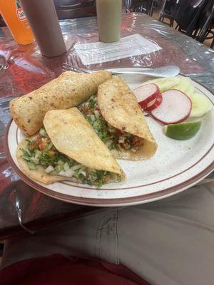 Tacos al pastor " tortillas a mano" mmm no creo