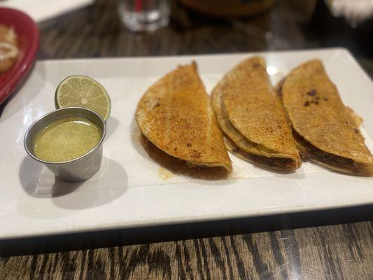 Queso chorizo taco