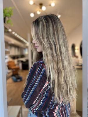 Natural wave of full lengthening Keratin tip strand extensions. Great lengths. B corp